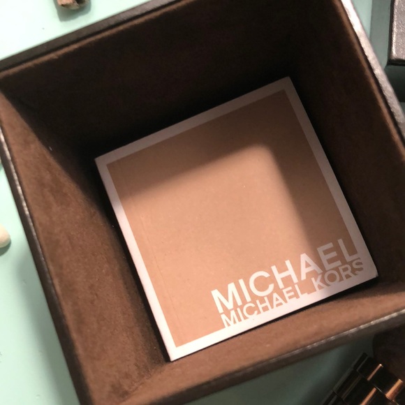 Michael Kors Rose Gold/Pink watch - Picture 4 of 6